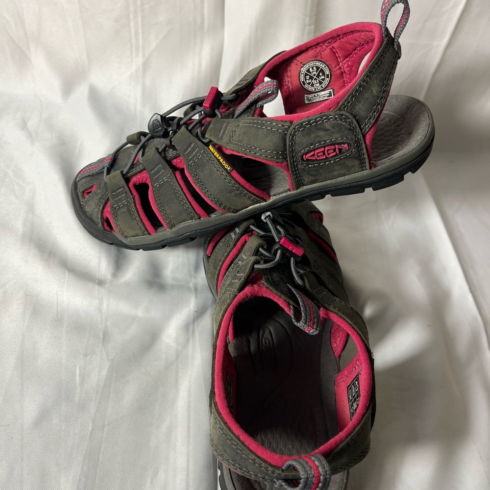 Keen Clearwater CNX Grey & Pink Sandals 6.5 - Picture 9 of 12
